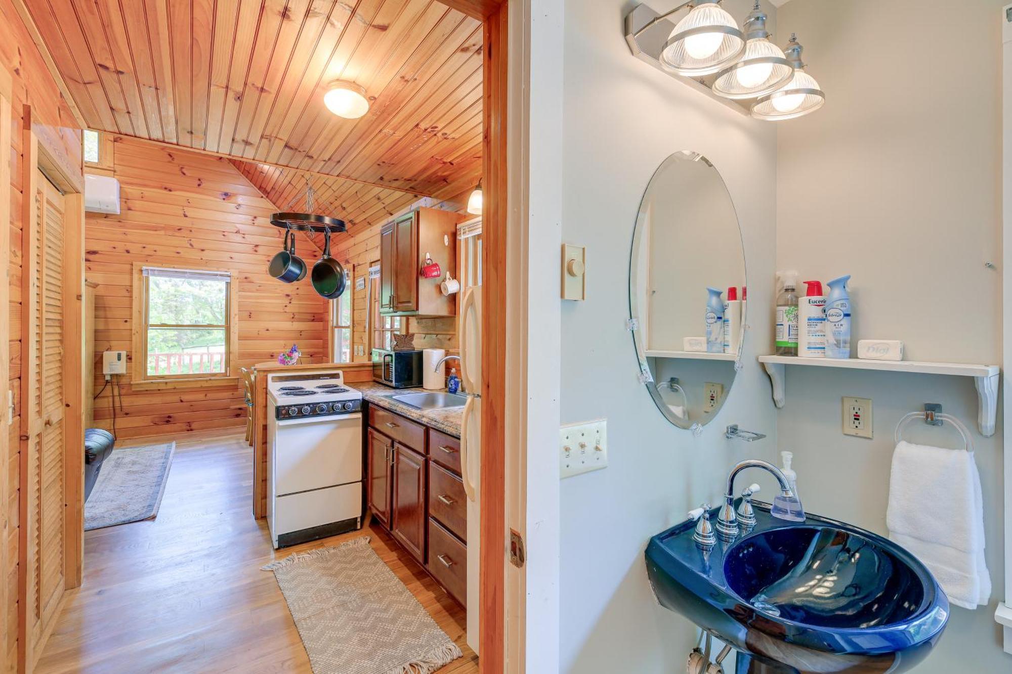 Quaint Blue Ridge Cabin Rental With On-Site Stream! Sparta Esterno foto