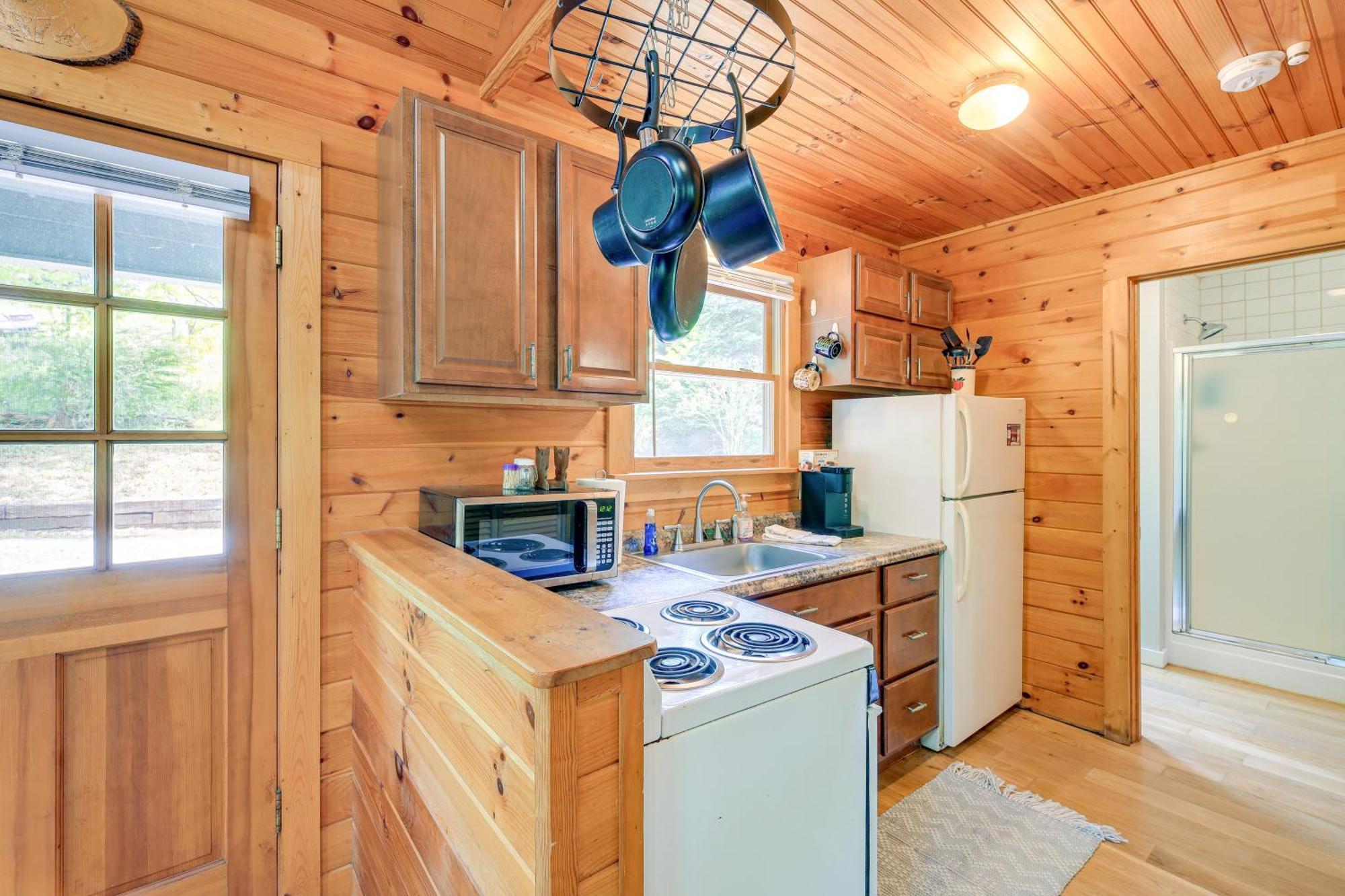 Quaint Blue Ridge Cabin Rental With On-Site Stream! Sparta Esterno foto