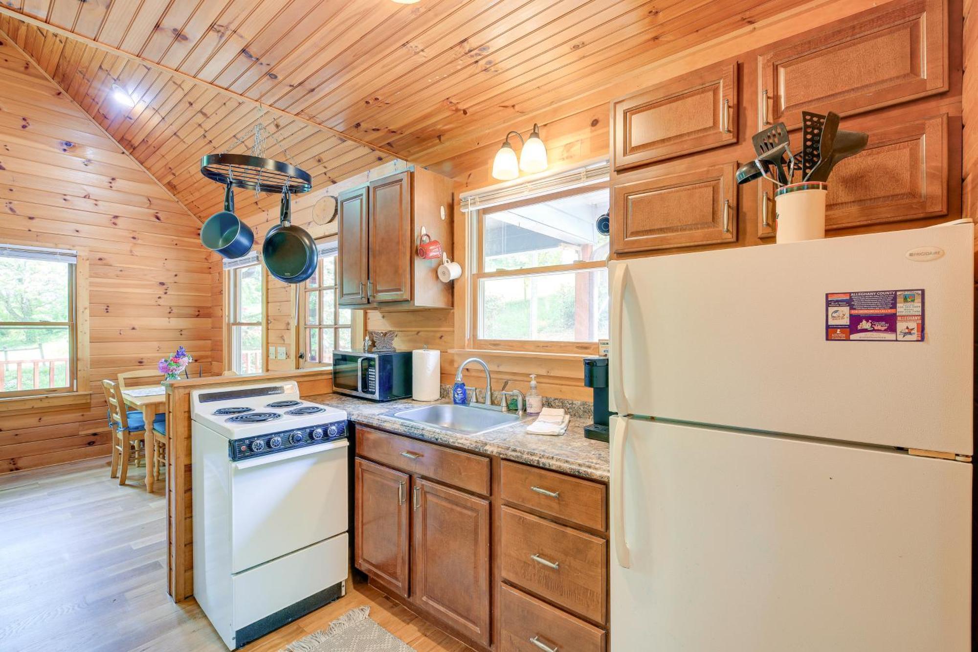 Quaint Blue Ridge Cabin Rental With On-Site Stream! Sparta Esterno foto