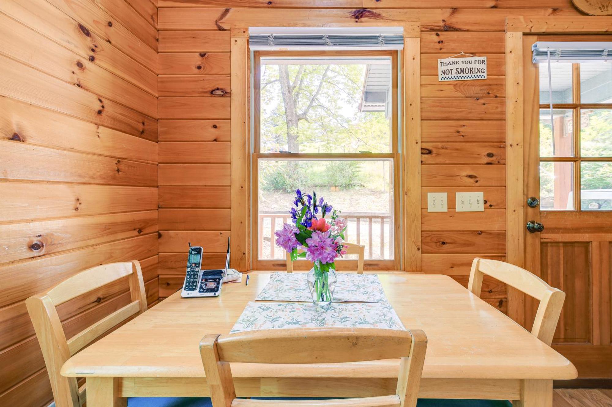 Quaint Blue Ridge Cabin Rental With On-Site Stream! Sparta Esterno foto
